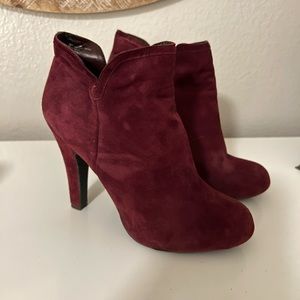 Suede burgundy ankle booties